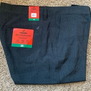 NWT men’s hybrid performance short.